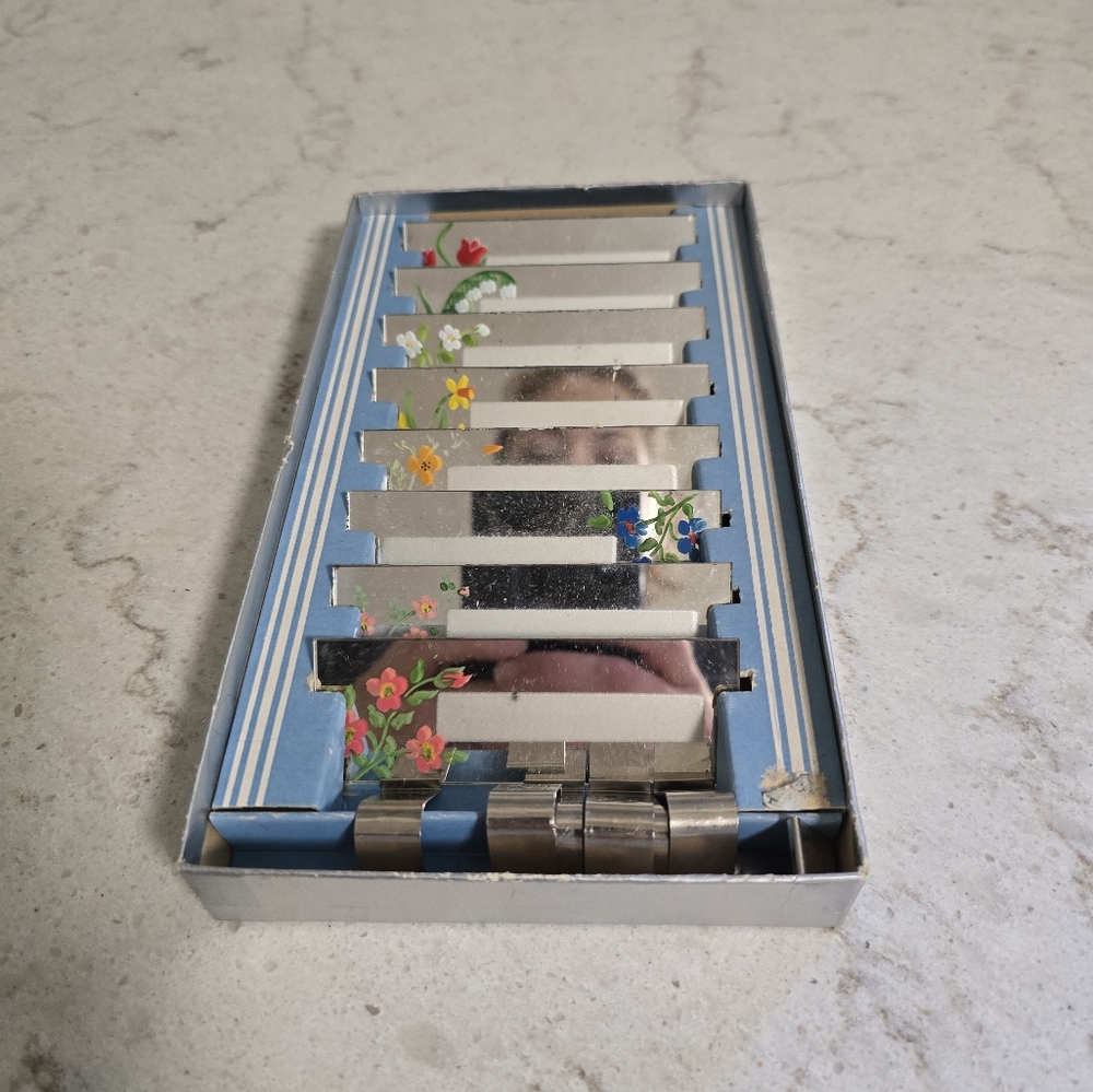 Vintage Box Of 8 Floral Mirror Place Cards